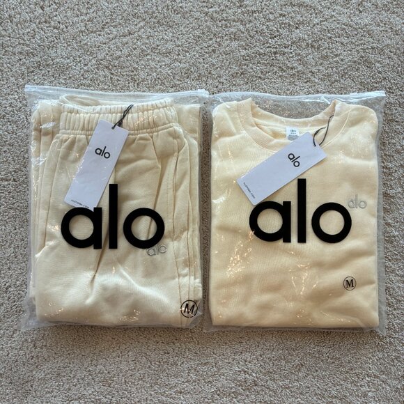 NWT Alo Yoga Crewneck Pullover Sweatshirt & Straight Leg Sweatpants - Picture 2 of 15
